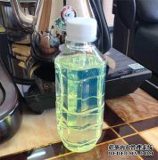 在半夜驾驶柴油来偷柴油并将油箱抽出2-3分钟！
