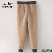 谁说你冬天必须穿棉质裤子？在这个冬天，她正