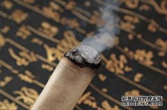 一个人可以肚脐吗？